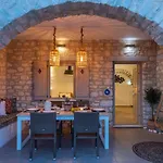 Giorgianna -near With Pool Villa