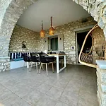 Giorgianna -near With Pool Alikí
