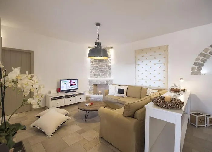 Giorgianna -near With Pool Casa de Férias Alikí