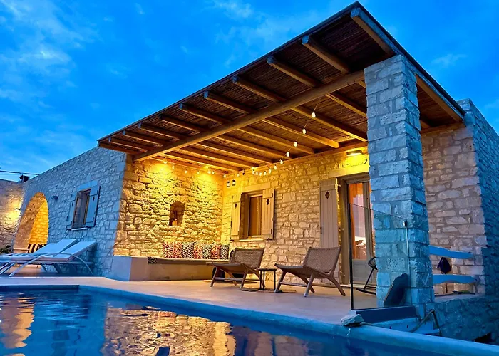 Giorgianna -near With Pool Alikí