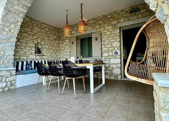 Giorgianna -near With Pool Alikí