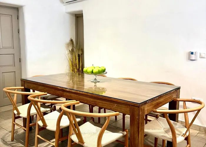 Giorgianna -near With Pool Feriehus