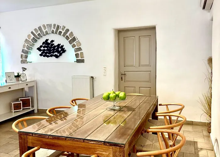 Feriehus Giorgianna -near With Pool Alikí